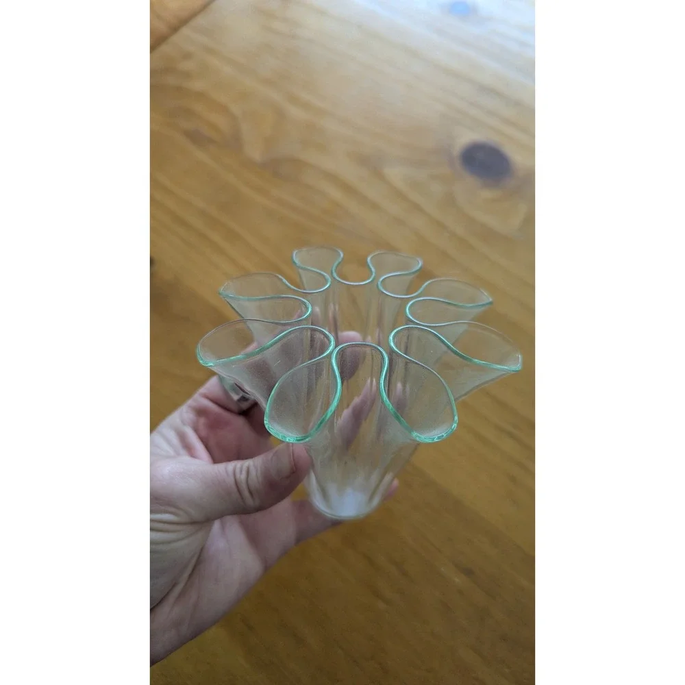 Vintage Clear Handkerchief Glass Vase Ruffled Scalloped Fluted Art Glass 4.25in